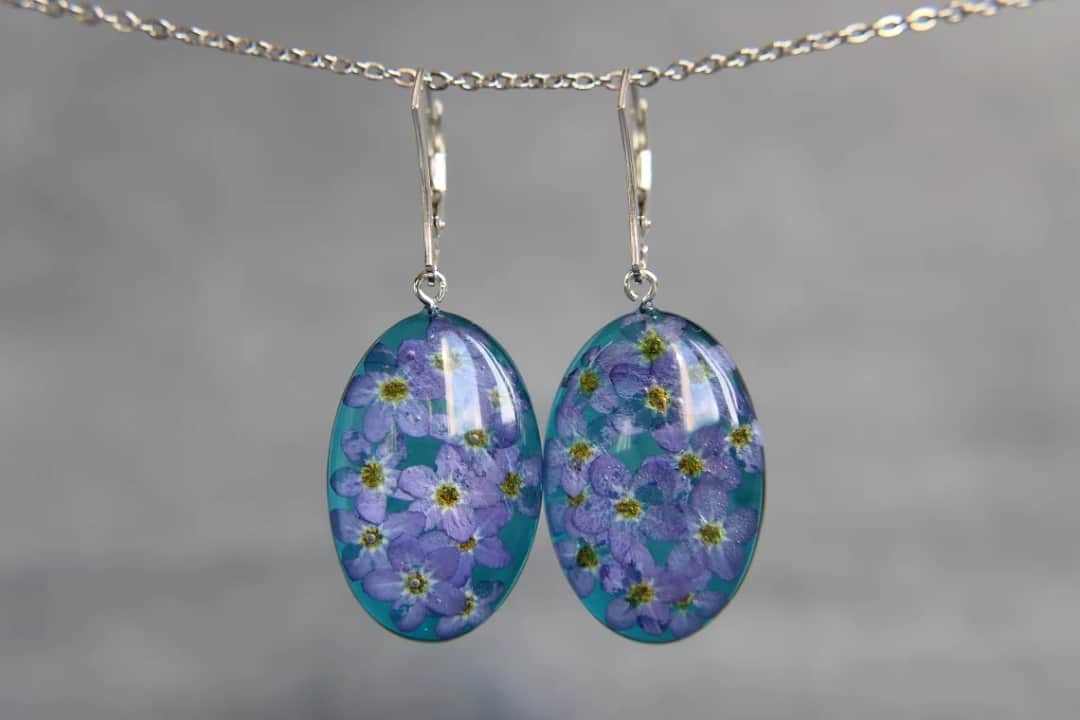 Jak zrobić kolczyki z żywicy – unikaj najczęstszych błędów i ciesz się pięknem rękodzieła