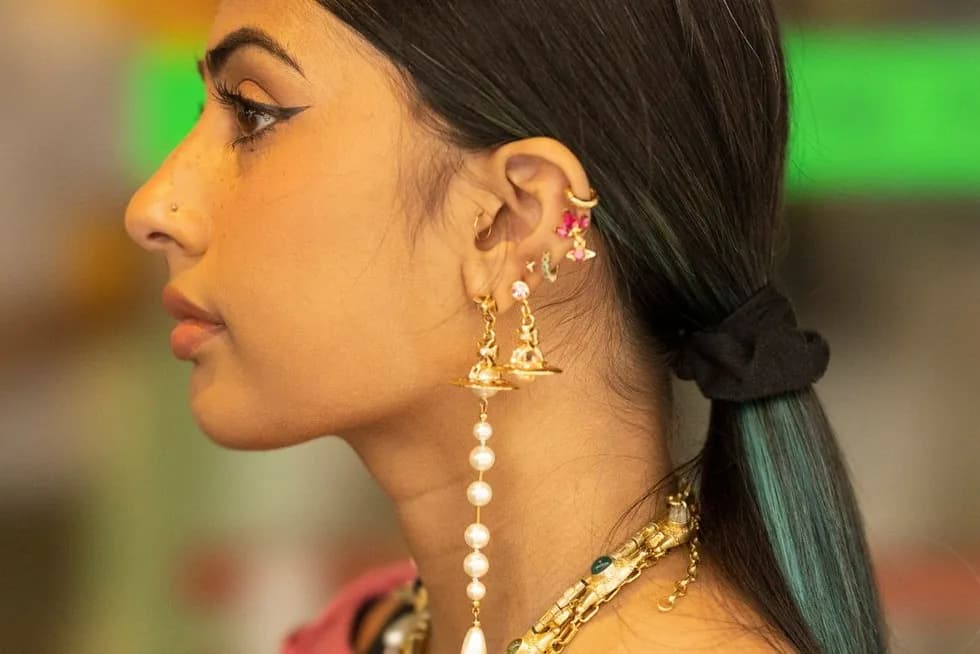 Jak dbać o kolczyk w chrząstce, aby uniknąć infekcji i bólu