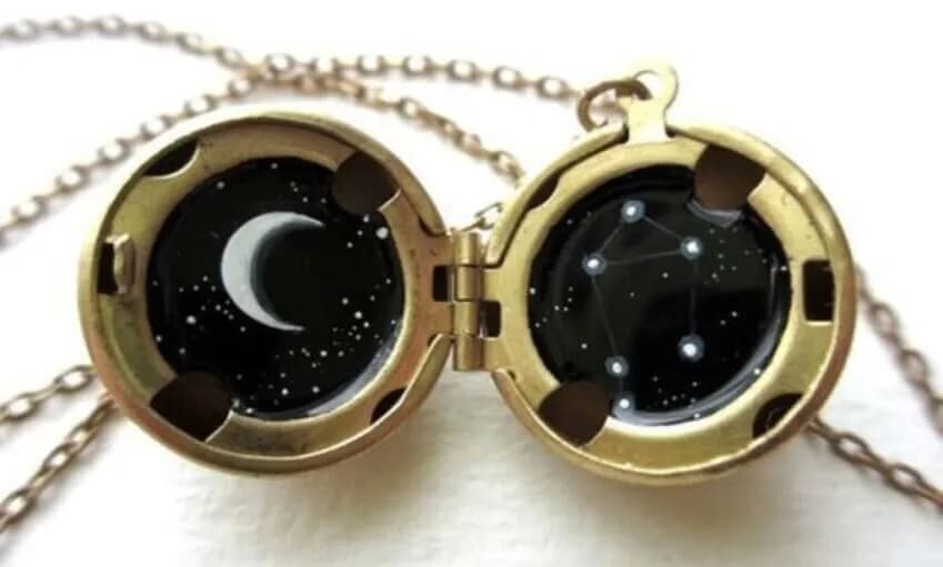 Naszyjnik księżyc co oznacza – odkryj jego głęboką symbolikę