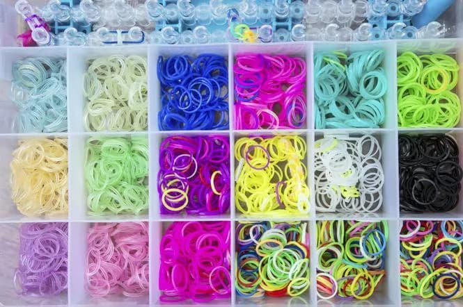 Czy bransoletki z gumek są rakotwórcze? Sprawdź, co mówią badania