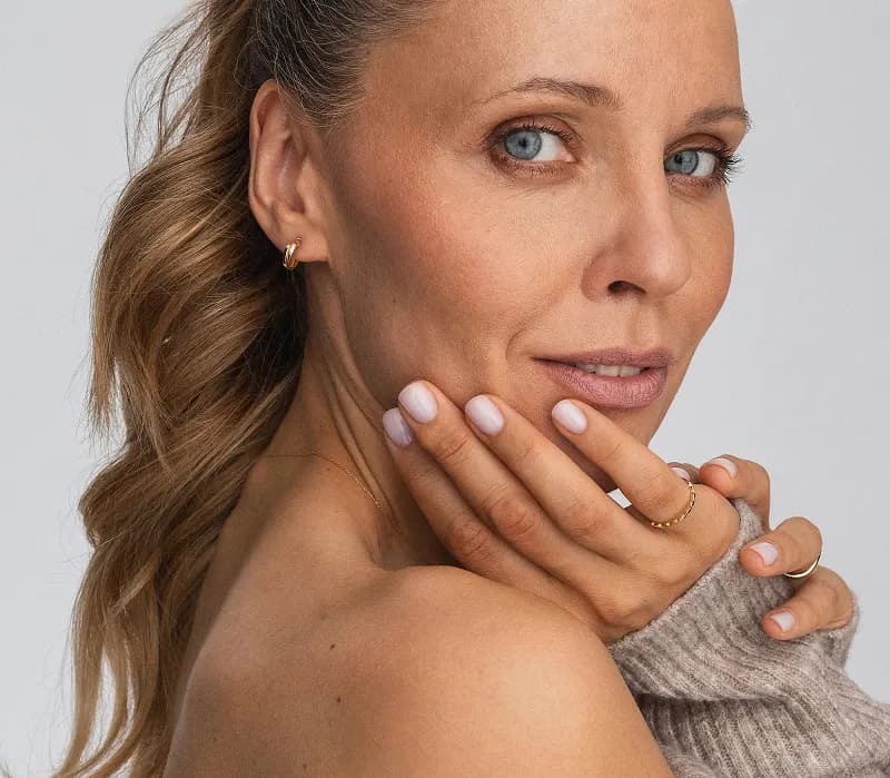 Czy kolczyki z mosiądzu uczulają? Objawy i bezpieczne alternatywy