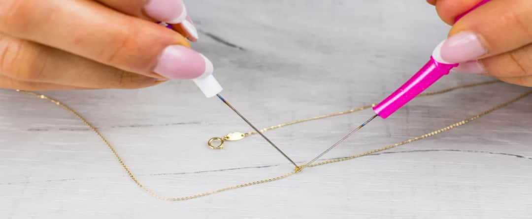 Jak rozplątać naszyjnik - proste sposoby na rozwiązanie problemu z biżuterią