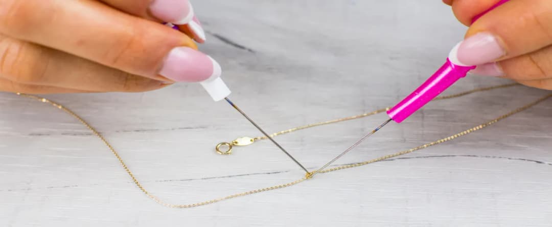 Jak rozplątać naszyjnik - proste sposoby na rozwiązanie problemu z biżuterią