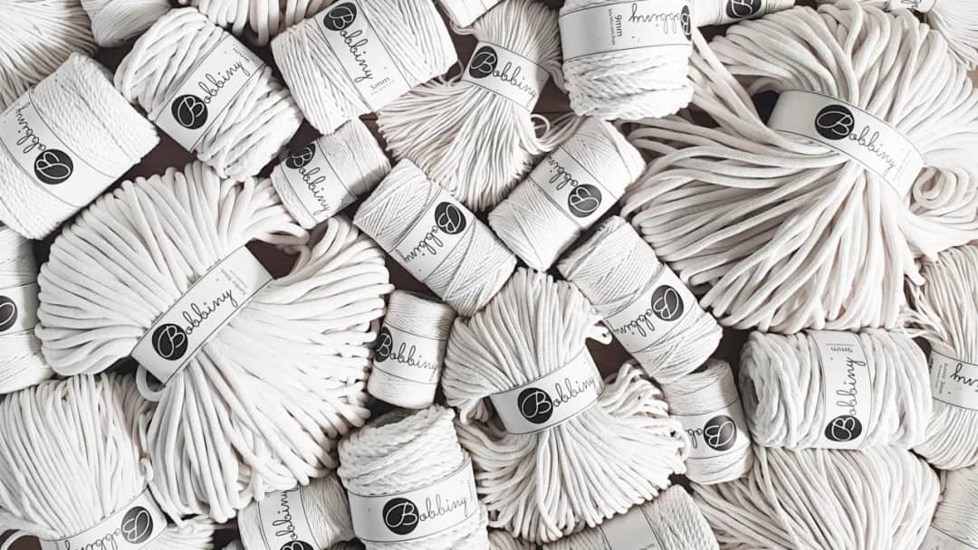 Jaki sznurek do bransoletek wybrać, aby uniknąć błędów w makramie?