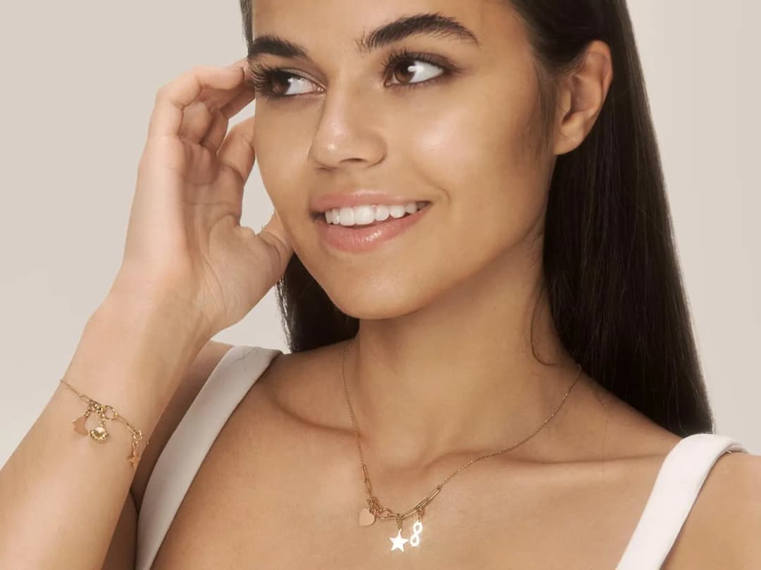 Naszyjnik jak kołnierzyk – modne style, materiały i gdzie kupić