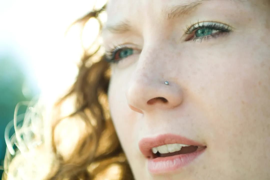 Co oznacza kolczyk w nosie? Odkryj jego głębokie znaczenie i symbolikę Co oznacza kolczyk w nosie? Odkryj jego głębokie znaczenie i symbolikę