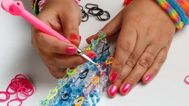 Jak zrobić bransoletkę z gumek - proste metody i wskazówki dla każdego