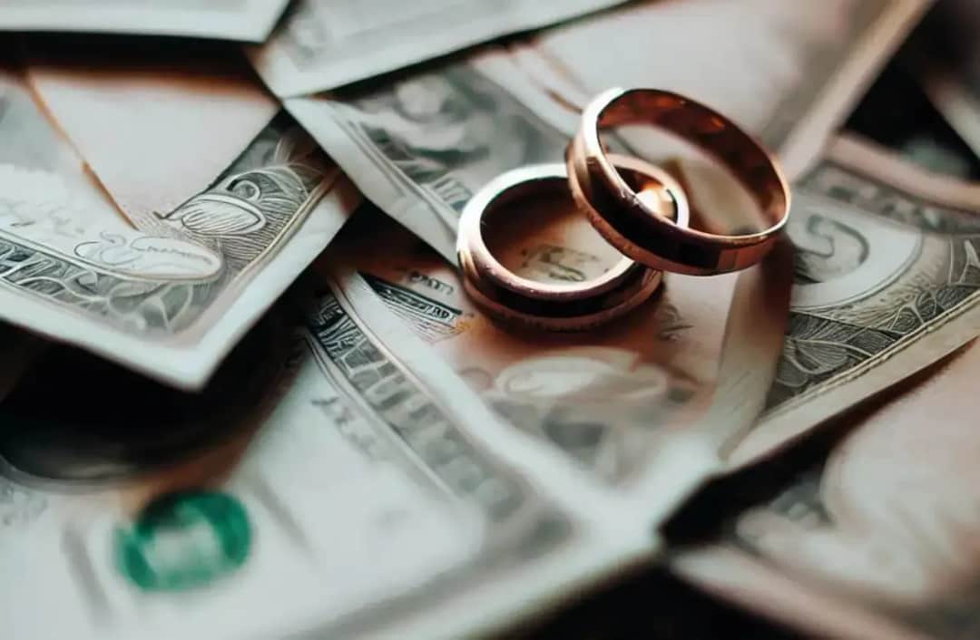 Ile kosztują obrączki złote? Poznaj ceny i kluczowe czynniki wpływające na wybór