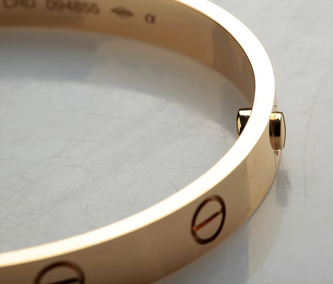 Bransoletka Cartier ile kosztuje? Poznaj ceny i modele, które zachwycają