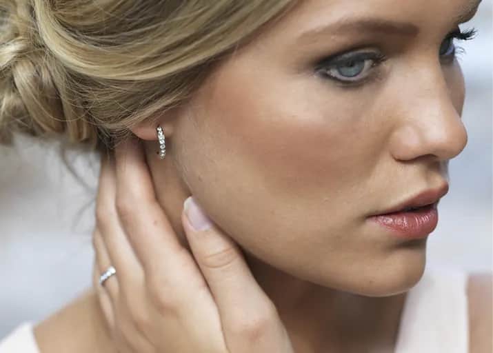 Jak zrobić, żeby kolczyki nie uczulały - skuteczne sposoby na alergie