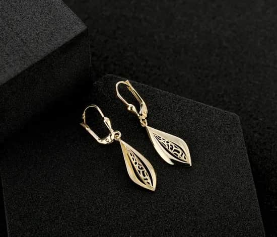 Ile kosztują kolczyki ze złota? Sprawdź, co wpływa na ceny