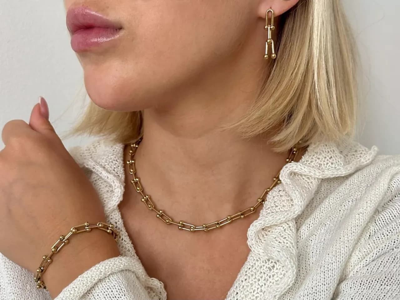 Jak wyczyścić naszyjnik, aby zachować jego blask i trwałość