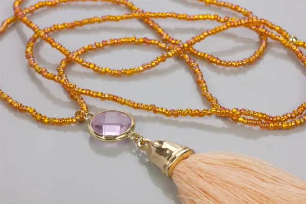 Jak zrobić naszyjnik z kryształem - krok po kroku w prosty sposób