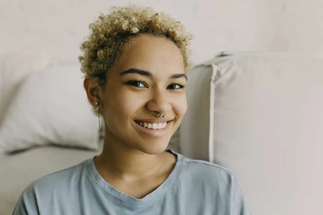 Ile kosztuje kolczyk w wędzidełku? Sprawdź ceny i uniknij błędów