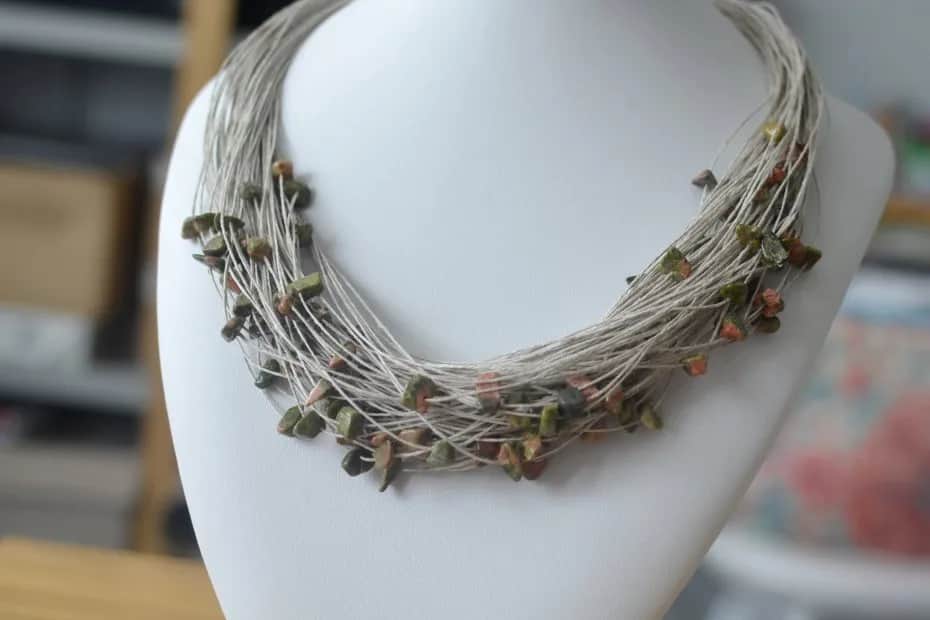 Jak zrobić naszyjnik z lnu - proste kroki do pięknej biżuterii