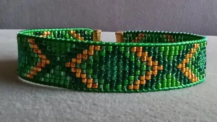 Zielona bransoletka co oznacza? Odkryj jej głębokie znaczenie i symbolikę