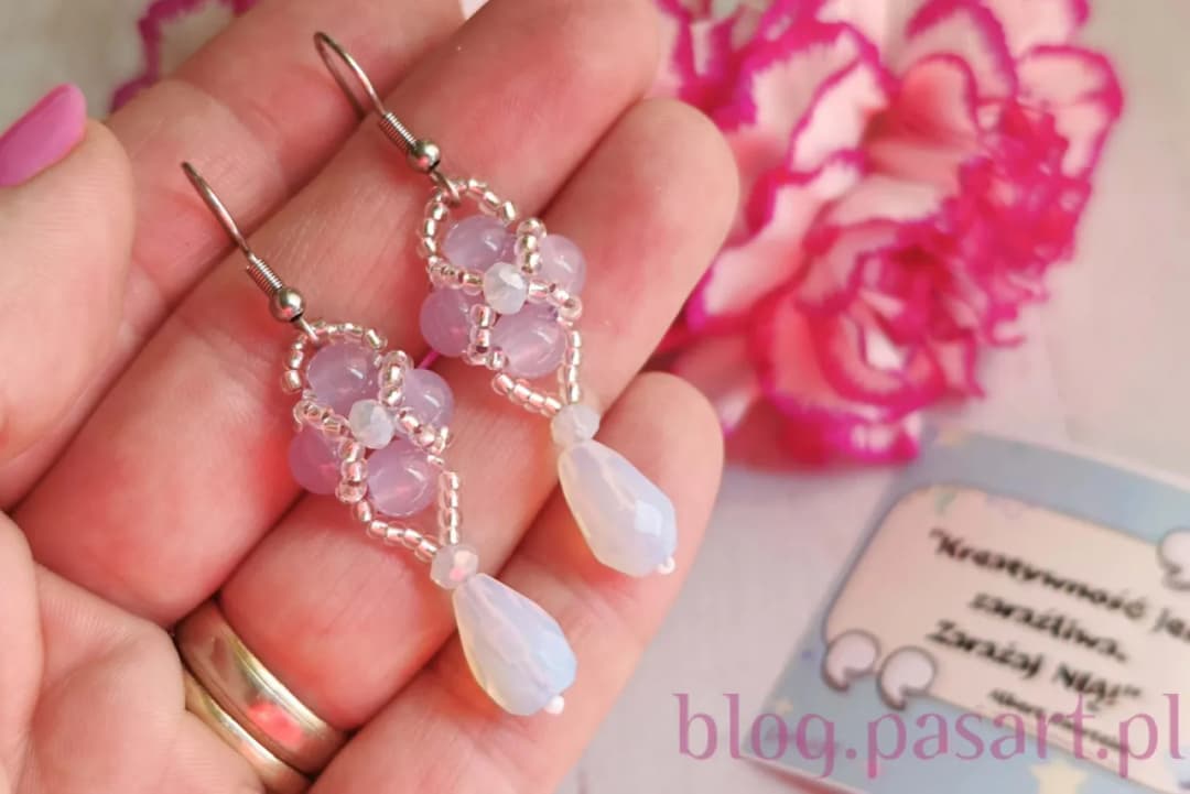 Jak zapiąć kolczyki kółka - proste kroki, uniknij błędów