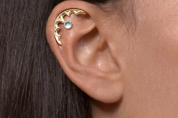 Kiedy można zmienić kolczyk helix, aby uniknąć infekcji i bólu?