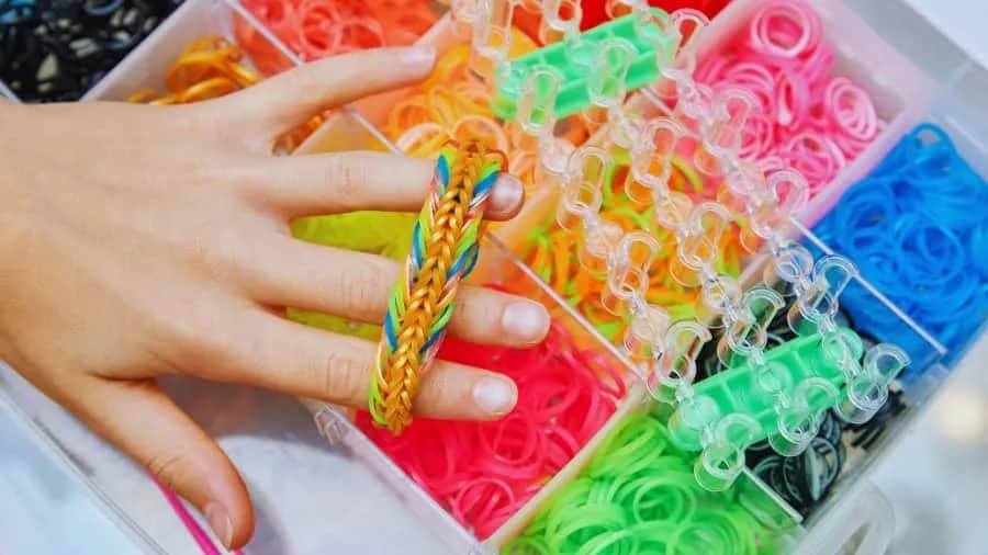 Jak zrobić bransoletkę z gumek - prosta instrukcja krok po kroku