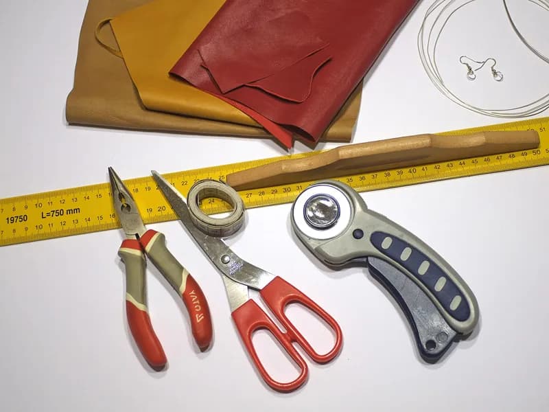 Co jest potrzebne do robienia kolczyków? Kluczowe narzędzia i materiały