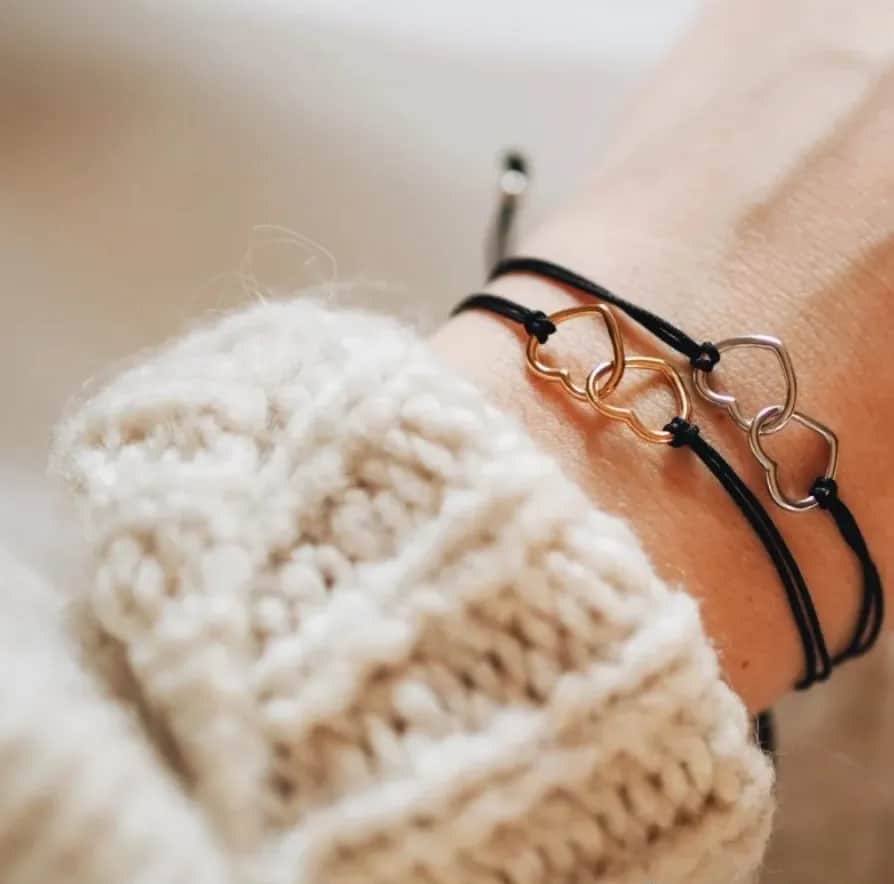 Jak zawiązać bransoletkę - proste sposoby i techniki na każdą okazję