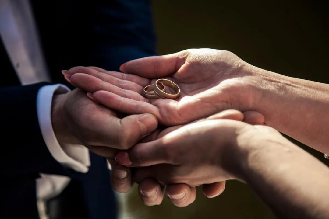Czy na ślubie cywilnym muszą być obrączki? Prawda i mity o tradycji