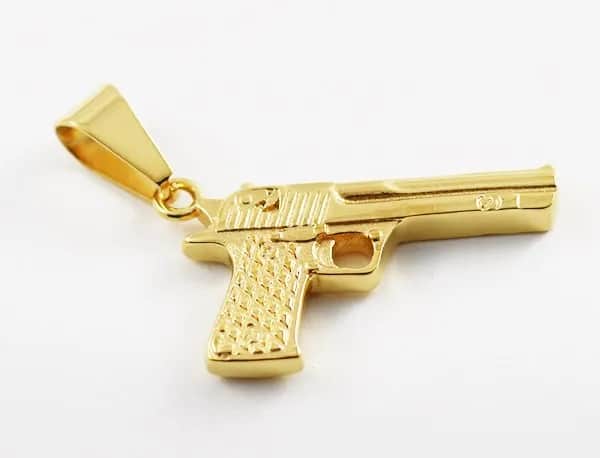 Naszyjnik z pistoletem co oznacza: symbolika, styl i bunt w modzie