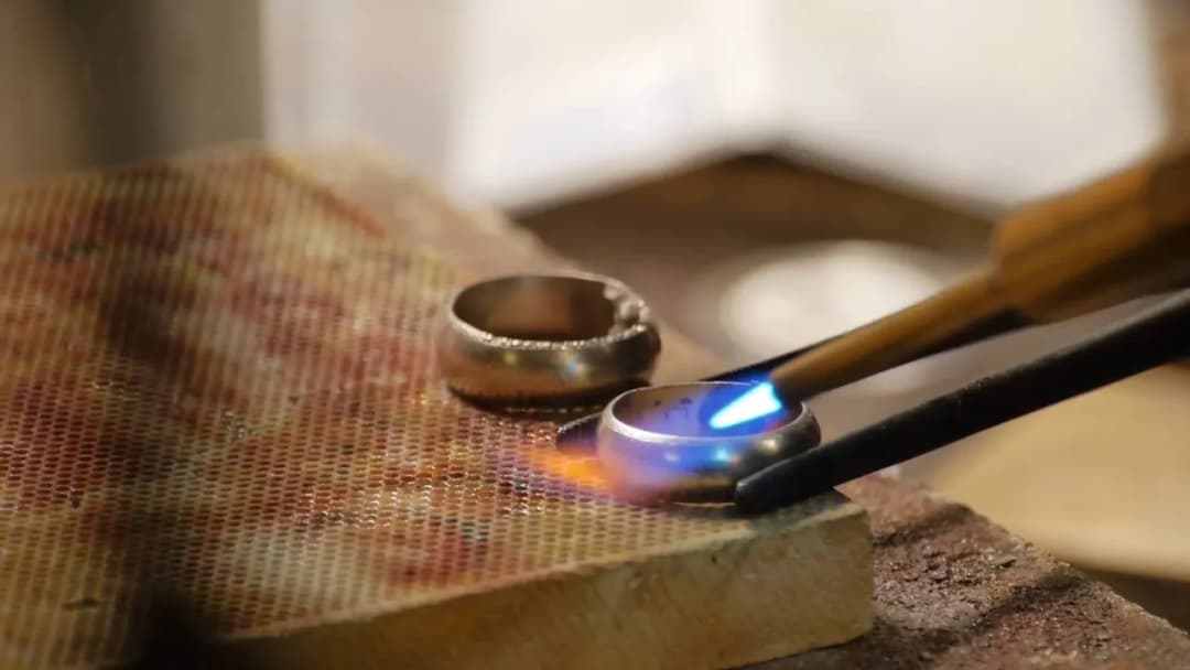 Jak zrobić obrączkę z monety - proste kroki, które zaskoczą każdego