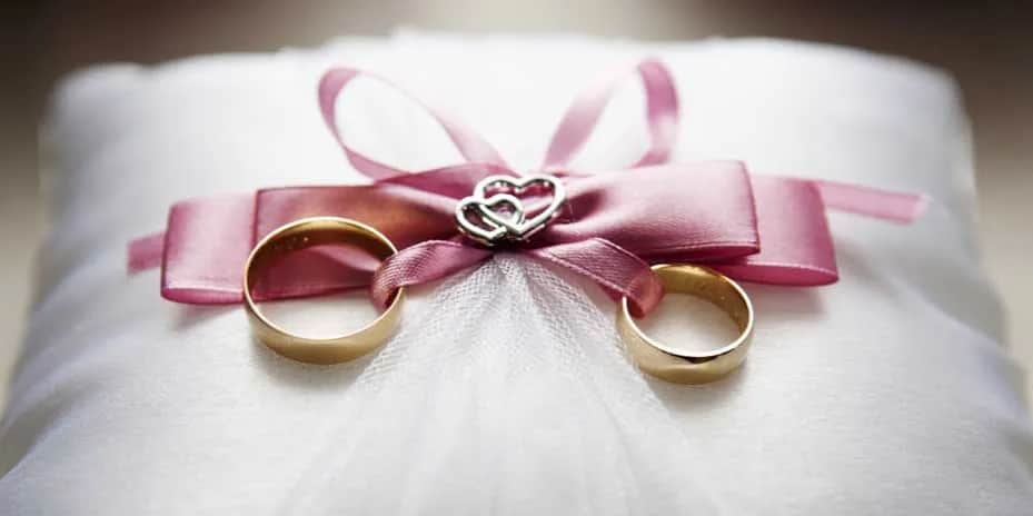 W czym nieść obrączki do ślubu? Oryginalne i stylowe pomysły