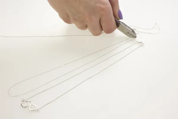 Jak samemu zrobić naszyjnik – proste kroki do stworzenia własnej biżuterii