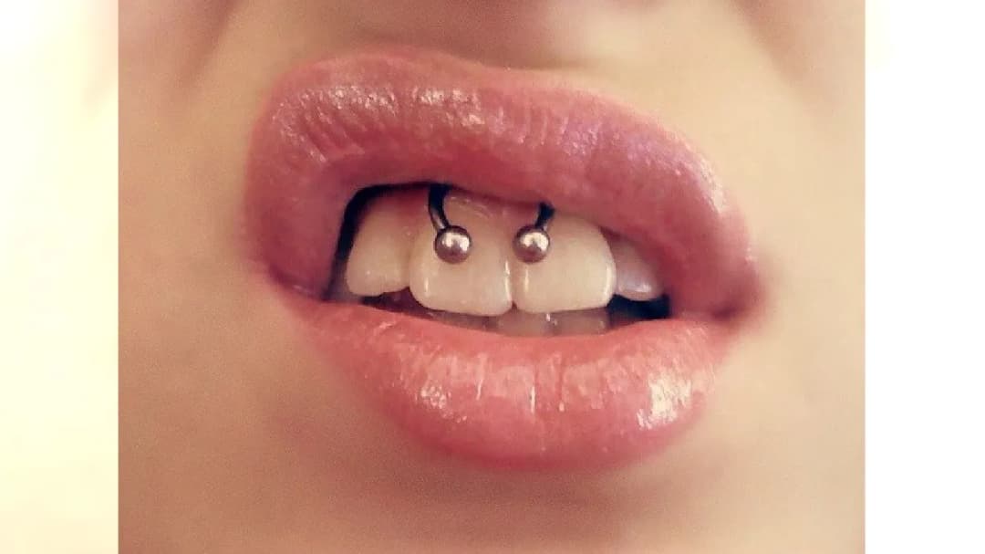 Ile kosztuje kolczyk smiley? Sprawdź ceny i ważne informacje